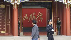 Posílená bezpe�nostní opat�ení. Policisté na strá�i p�ed sídlem �ínského prezidenta Si �in-pchinga