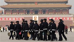 Čínští policisté na pekingském náměstí Tchien-an-men