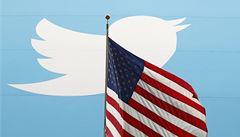 Logo spolenosti Twitter s americkou vlajkou.