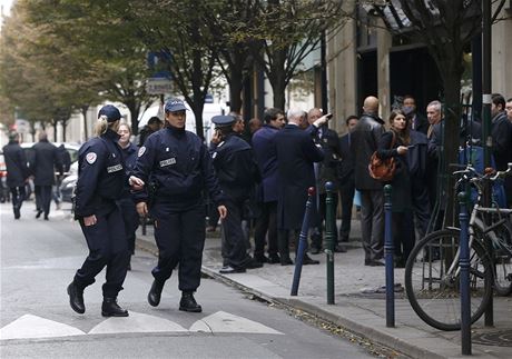 Policie ped paíským sídlem francouzského deníku Libération