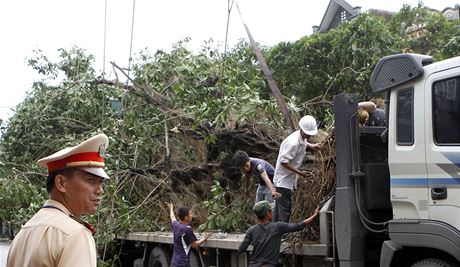 Tajfun Haiyan po Filipínách udeil ve Vietnamu.