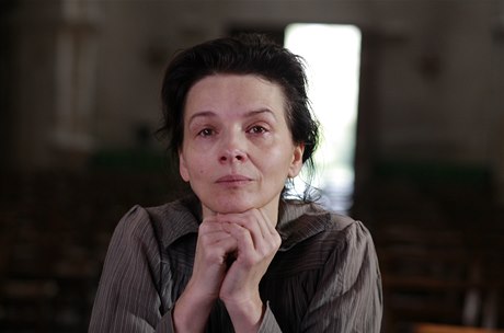 Juliette Binoche v hlavní roli filmu Camille Claudel 1915.