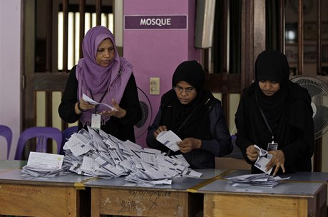První kolo voleb na Maledivách vyhrál exprezident Naíd.