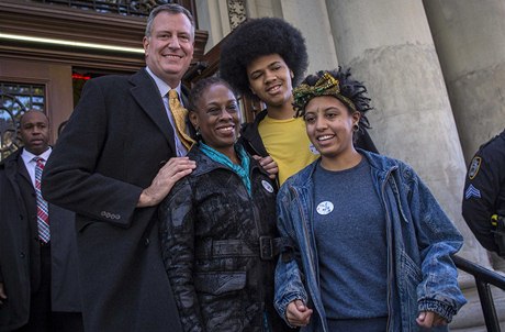 De Blasio zstával v závodu o keslo odcházejícího starosty Michaela Bloomberga dlouho pozadu. Zmna pila a poté, co 52letý politik zapojil do kampan svou rodinu.