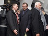 Bývalý prezident Václav Klaus a bývalý premiér Petr Neas pili 17. listopadu na praskou Národní tídu poloit kytici k pamtní desce pipomínající události, které vedly k pádu komunistického reimu.