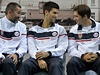 Davis Cup. Zleva kapitán srbského týmu Bogdan Obradovi a hrái Novak Djokovi a Duan Lajovi 