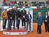 etí tenisté slaví v Prostjov daviscupový triumf. Na snímku jsou zleva Vladimír afaík, Jan Hájek, Luká Rosol, Radek tpánek, Tomá Berdych a manaer eské sportovní Miroslav ernoek s mikrofonem 