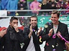 etí tenisté slaví v Prostjov daviscupový triumf. Zleva jsou Jan Hájek, Radek tpánek a Tomá Berdych 