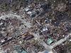 Následky tajfunu Haiyan ve filipínské provincii Samar (letecký pohled)