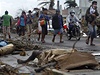 Tacloban dusí zápach mrtvých tl