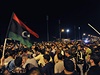 Obyvatelé Benghází protestují proti milicím a vítají píchod libyjské armády do msta (8. 11. 2013)