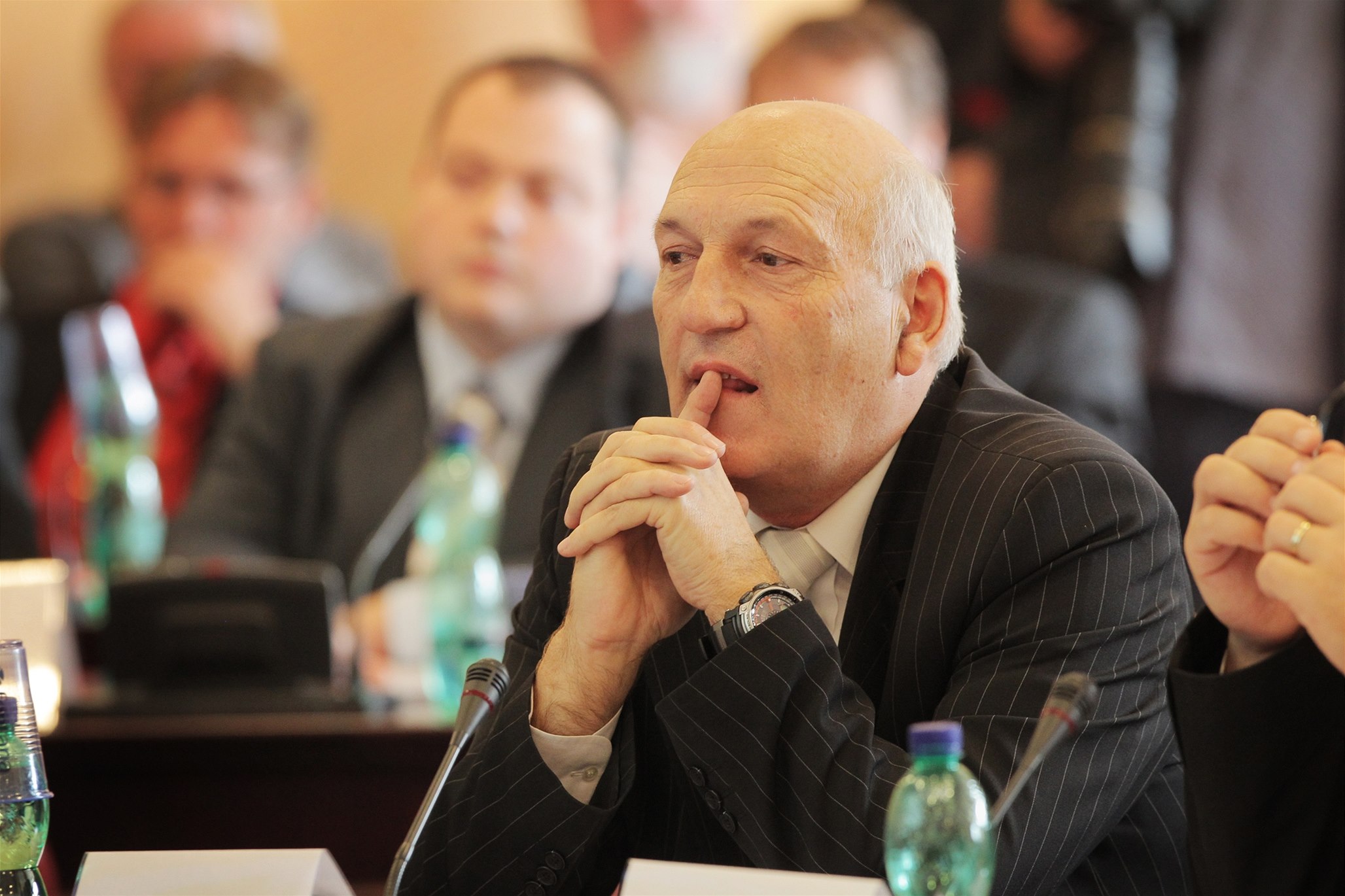 Václav �lajs  u ústavující zasedání zastupitelstva kraje, p�i kterém byl zvolen do funkce hejtmana Milan Chovanec.