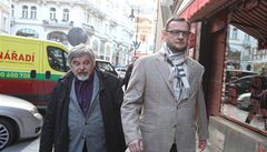 Petr Ne�as dorazil k výslechu se �trnáctiminutovým zpo�d�ním.