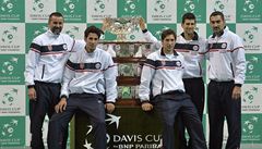 Davis Cup. Zleva trenér srbského týmu Bogdan Obradovi� a hrá�i Ilija Bozoljac, Du�an Lajovi�, Novak Djokovi� a Nenad Zimonji�