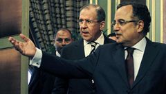 Egyptský ministr zahranií Nabíl Fahmí (vpravo) se svým ruským protjkem Sergejem Lavrovem 
