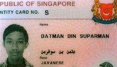 Batman bin Suparman dopaden. Nosí jméno hrdinů, přitom je zločincem