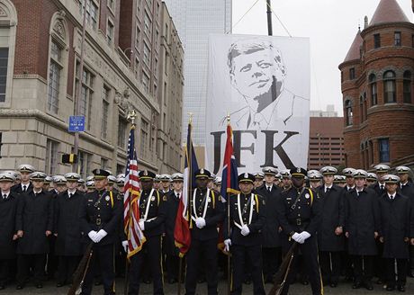 Tisíce lidí drely minutu ticha. USA si pipomnly 50. výroí atentátu na JFK