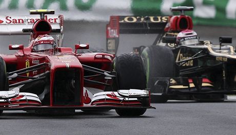 Brazilský pilot formule 1 Felipe Massa ze stáje Ferrari (vlevo)