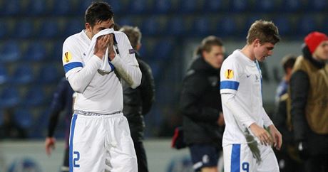 Smutní fotbalisté Liberce Renato Keli (vlevo) a Vladyslav Kalitvintsev
