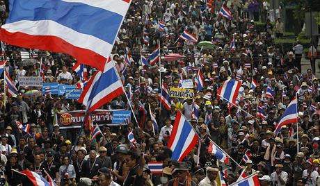 V ulicích Bangkoku protestují desítky tisíc Thajc proti vlád