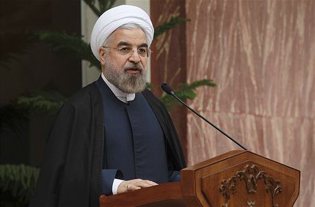 Íránský prezident Hasan Rúhání oznamuje výsledky enevských jednání na tiskové konferenci v Teheránu 