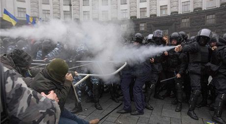 Demonstrace v Kyjev vyvrcholila útokem na sídlo vlády.