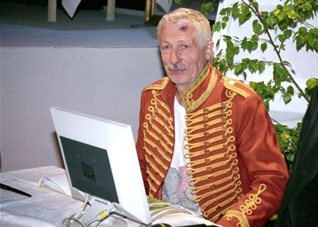 Dramaturg, producent a divadelní organizátor Jan Kratochvíl zemel 20. listopadu 2013.
