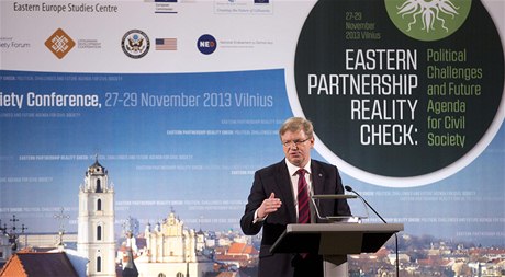Eurokomisa pro rozíení tefan Füle na summitu v litevském Vilniusu