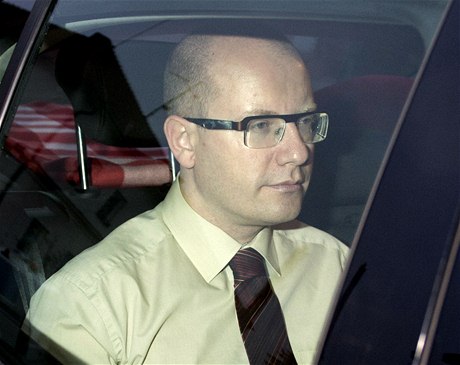 Bohuslav Sobotka v podveer pijel do Lán na schzku s prezidentem Miloem Zemanem. 