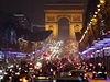 Champs-Elysées má své tradiční velkolepé osvětlení k Vánocům.