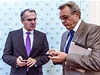 (Zleva) Veselin Vakov a Vladimír Dlouhý na konferenci LN.