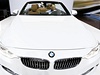 Nové BMW má elegantní bílou barvu.