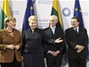Summit ve Vilniusu. Zleva nmecká kancléka Angela Merkelová litevská prezidentka Dalia Grybauskaite, prezident EU Herman Van Rompuy a pedseda Evropské komise José Barroso  