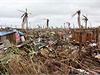 Ve mst Guiuan bylo znieno tajfunem a pívalovou vlnou 95 procent ve dom