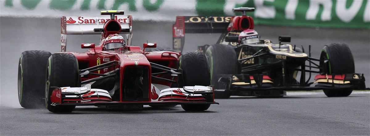 Brazilský pilot formule 1 Felipe Massa ze stáje Ferrari (vlevo)