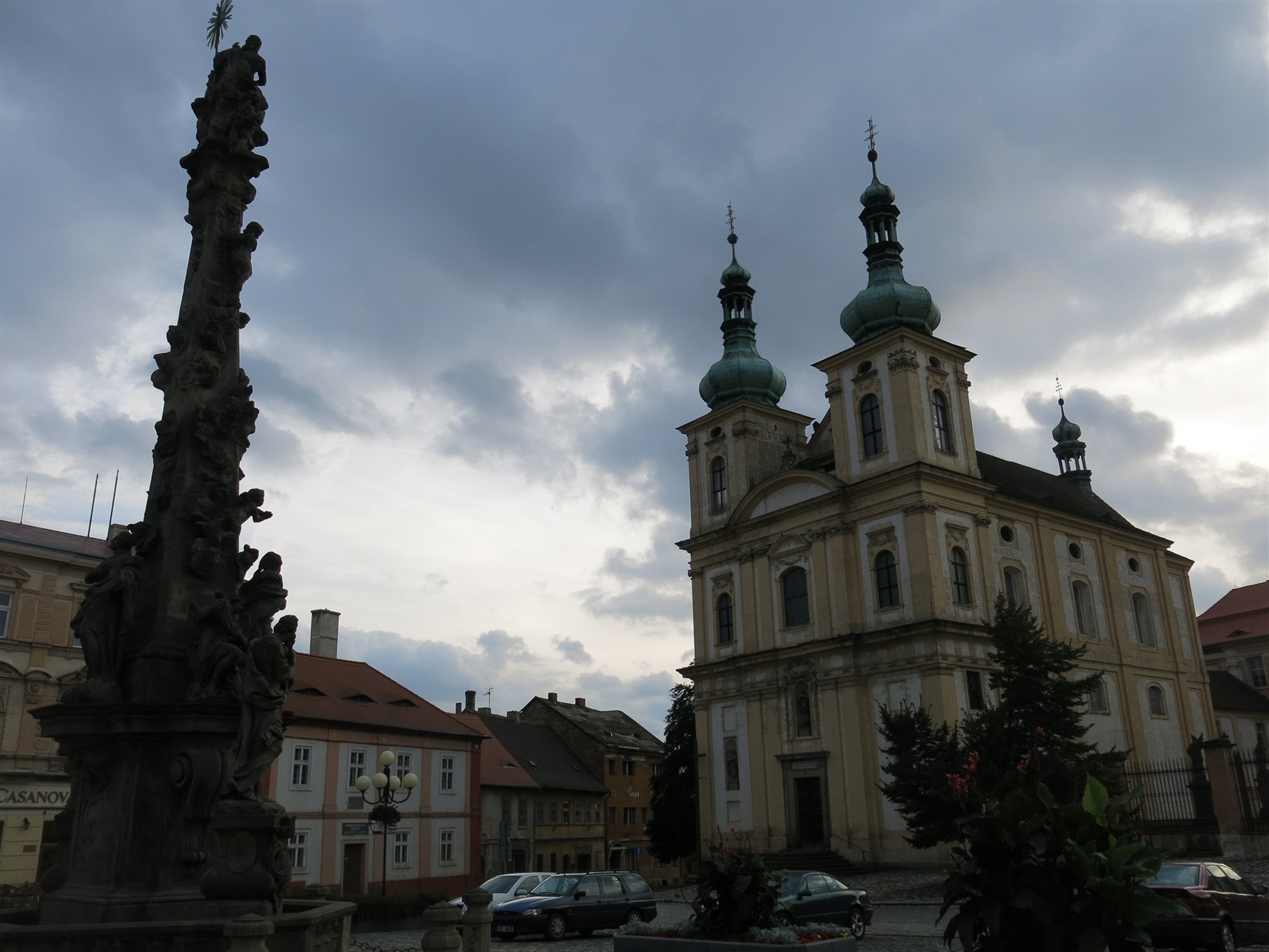 Ona om�elost pat�í jaksi fundamentáln� k tomuto kraji.