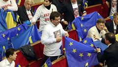 Krymsk parlament chce anulovat pedn poloostrova Ukrajin 