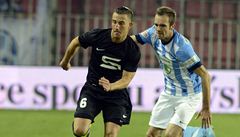Sparta Praha - FK Mladá Boleslav, 23. listopadu v Praze. Luká Vácha ze Sparty (vlevo) a Jasmin uk z Mladé Boleslavi