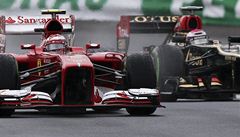 Brazilský pilot formule 1 Felipe Massa ze stáje Ferrari (vlevo)