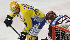 Zlín - Sparta Praha. Vlevo je Petr Le�ka ze Zlína