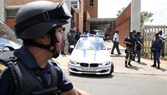 Jihoafrická policie ped soudní budovou, kde se koná proces s Radovanem Krejíem