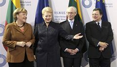 Summit ve Vilniusu. Zleva n�mecká kanclé�ka Angela Merkelová litevská prezidentka Dalia Grybauskaite, prezident EU Herman Van Rompuy a p�edseda Evropské komise José Barroso  