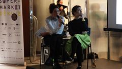 Veronika Ruppert (vlevo) b�hem lo�ského ro�níku