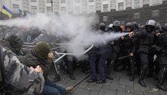 Stovky demonstrant zatoily v Kyjev na sdlo vldy
