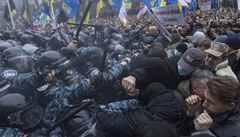 Ukrajinsk opozice chce pd vldy, EU odsoudila ntlak Moskvy
