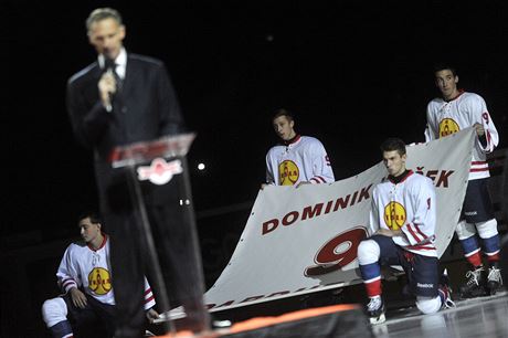Dominik Haek pi slavnostním ceremoniálu.