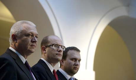 Předseda poslaneckého klubu hnutí ANO Jaroslav Faltýnek, předseda ČSSD Bohuslav Sobotka a místopředseda KDU-ČSL Marian Jurečka.