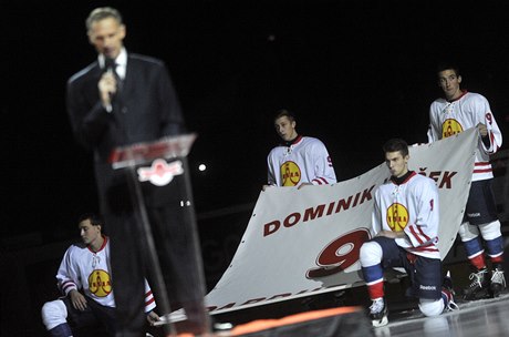 Dominik Haek pi slavnostním ceremoniálu.