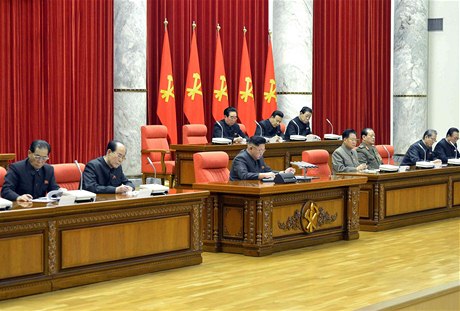 Kim ong-un (uprosted) na zasedání politbyra