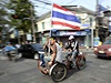 Protestanti se vezou na rike s thajskou vlajkou.